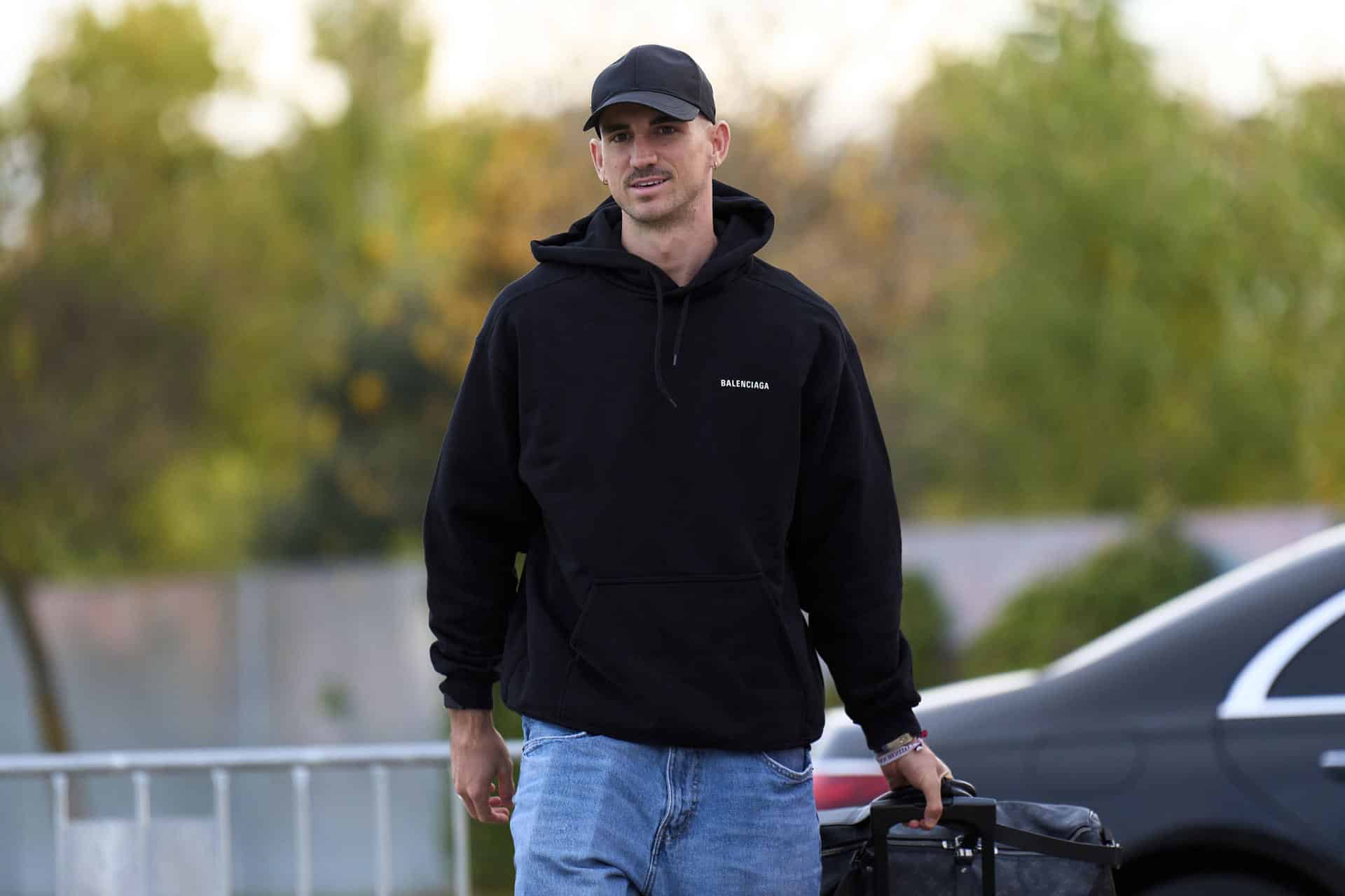 El centrocampista de la selección española Fabián Ruiz  a su llegada este lunes a la Ciudad del Fútbol de Las Rozas, en Madrid, de cara a los partidos clasificatorios para el Mundial 2026 contra Georgia y Turquía. EFE/ Ángel Martínez / RFEF