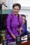 Fotografía del 23 de mayo de 2025 de la primera ministra trinitense, Kamla Persad-Bissessar, hablando durante una sesión parlamentaria, en Puerto España (Trinidad y Tobago). EFE/ Andrea De Silva