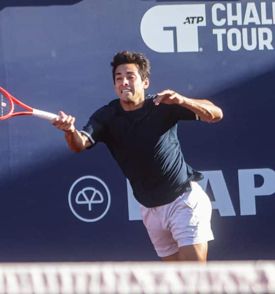 Cristian Garín, de Chile, se coronó campeón del Abierto de Uruguay en Montevideo. EFE/Gastón Britos