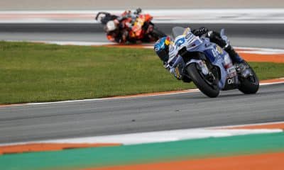 El piloto en la categoría de Moto GP, Alex Márquez, rueda seguido de Pedro Acosta durante la carrera "MotoGP Tissot Sprint" del Gran Premio de la Comunitat Valencia de MotoGP que se disputa este fin de semana en el Circuito Ricardo Tormo. EFE/Manuel Bruque