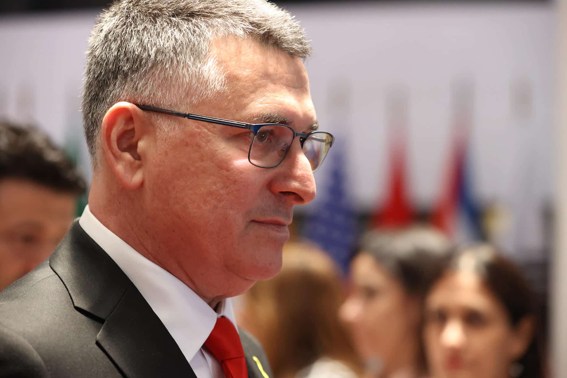 El ministro de Relaciones Exteriores de Israel, Gideon Saar, reacciona durante una declaración este lunes, en la Cancillería de Paraguay en Asunción (Paraguay). EFE/ Juan Pablo Pino