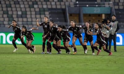 Las jugadoras de México celeban el tercer puesto tras supear en los penaltis a Brasil en el Mundial sub-17 de Marruecos. EFE/EPA/JALAL MORCHIDI