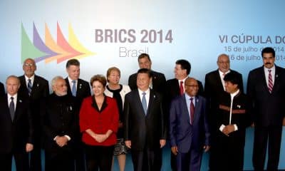 Foto de archivo en la que aparecen los presidentes de Rusia, Vladimir Putin (I), y Venezuela, Nicolás Maduro (D), en la foto de familia de la inédita cumbre entre los líderes del foro de los BRICS y los de Unasur en Brasilia en 2014. EFE/ Fernando Bizerra Jr.