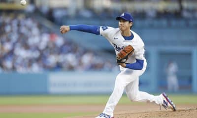 Fotografía del 17 de junio de 2025 en la que se ve al lanzador titular de Los Angeles Dodgers, Shohei Ohtani, al lanzar una pelota durante la primera entrada del partido de la Major League Baseball (MLB) entre los San Diego Padres y los Los Angeles Dodgers en Los Ángeles, California (EE.UU.). EFE/CAROLINE BREHMAN