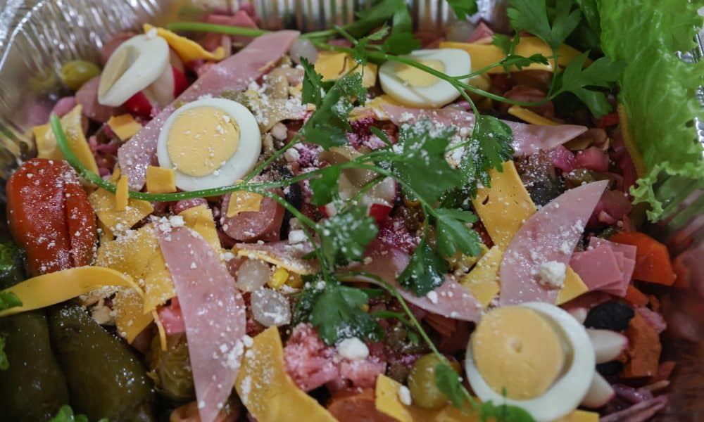 Fotografía que muestra un fiambre guatemalteco este viernes, en Ciudad de Guatemala (Guatemala). EFE/ Mariano Macz