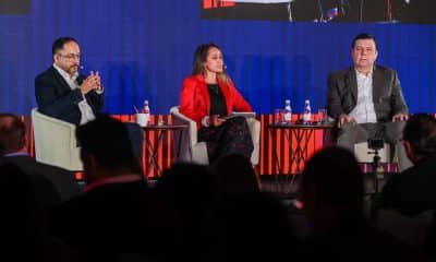 De izquierda a derecha, el especialista del BID, Diego Herrera; la presidenta de FintechLAC, Claudia Sotelo, y el presidente de Fintech Latinoamérica, Erick Chacón, participan en un panel FinnLAC Forum este miércoles, en Miami (Estados Unidos). EFE/ Giorgio Viera