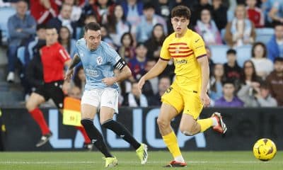 El delantero del Celta de Vigo Iago Aspas y el defensa del Barcelona Pau Cubarsí. EFE/ Salvador Sas
