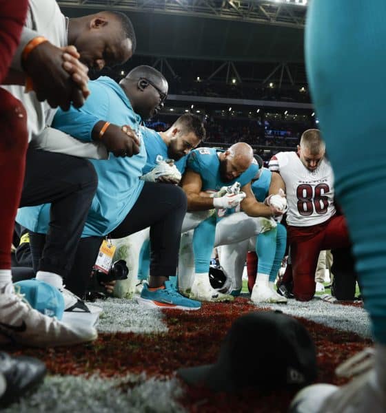 Fotografía tomada el 16 de noviembre de 2025.a los jugadores de Miami Dolphins y Washington Commanders, tras el partido de la NFL jugado en el estadio Santiago Bernabéu de Madrid. EFE/JuanJo Martín