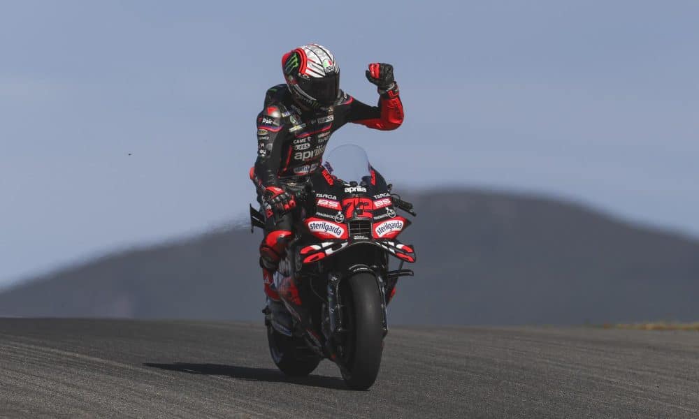 El italiano Marco Bezzecchi (Aprilia Racing), el sábado, tras la calificación de MotoGP para el Gran Premio de Portugal, en Portimao. EFE/JOSE SENA GOULAO