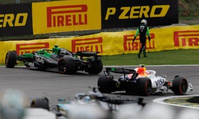 El brasileño Gabriel Bortoleto (fondo) abandonó este domingo el GP de Sao Paulo de Fórmula Uno al chocar su monoplaza Sauber en la primera vuelta del circuito de Interlagos. EFE/ Isaac Fontana