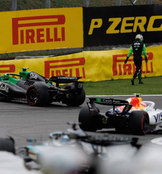 El brasileño Gabriel Bortoleto (fondo) abandonó este domingo el GP de Sao Paulo de Fórmula Uno al chocar su monoplaza Sauber en la primera vuelta del circuito de Interlagos. EFE/ Isaac Fontana