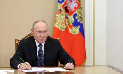 El presidente ruso Vladimir Putin preside una reunión con miembros del Consejo de Seguridad mediante videoconferencia en Moscú, Rusia, 31 de octubre de 2025. (Rusia, Moscú)