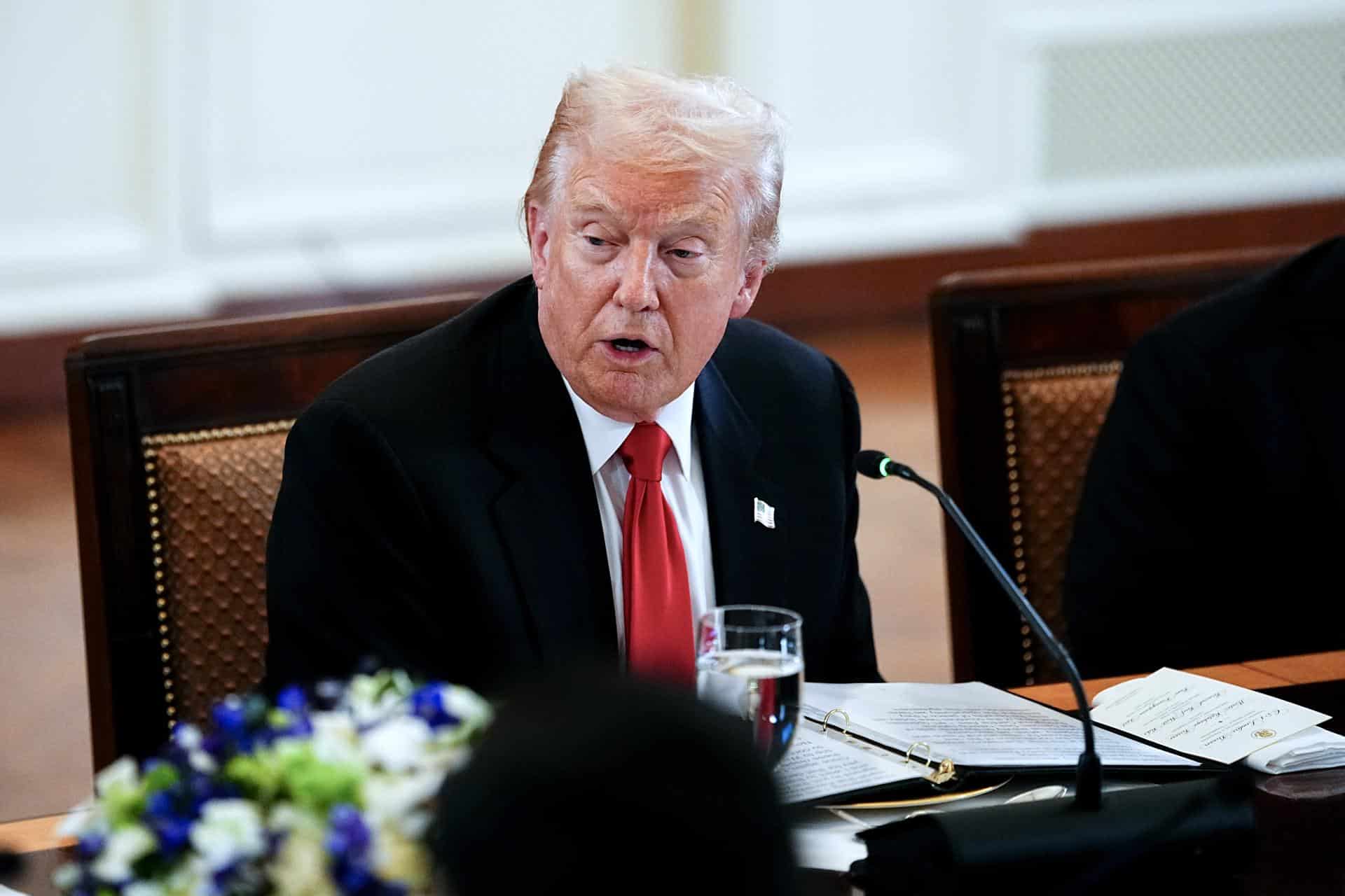 El presidente de Estados Unidos, Donald Trump, asiste a una cena en el Salón Este de la Casa Blanca en Washington, D.C., EE. UU., el 6 de noviembre de 2025. EFE/Aaron Schwartz / POOL