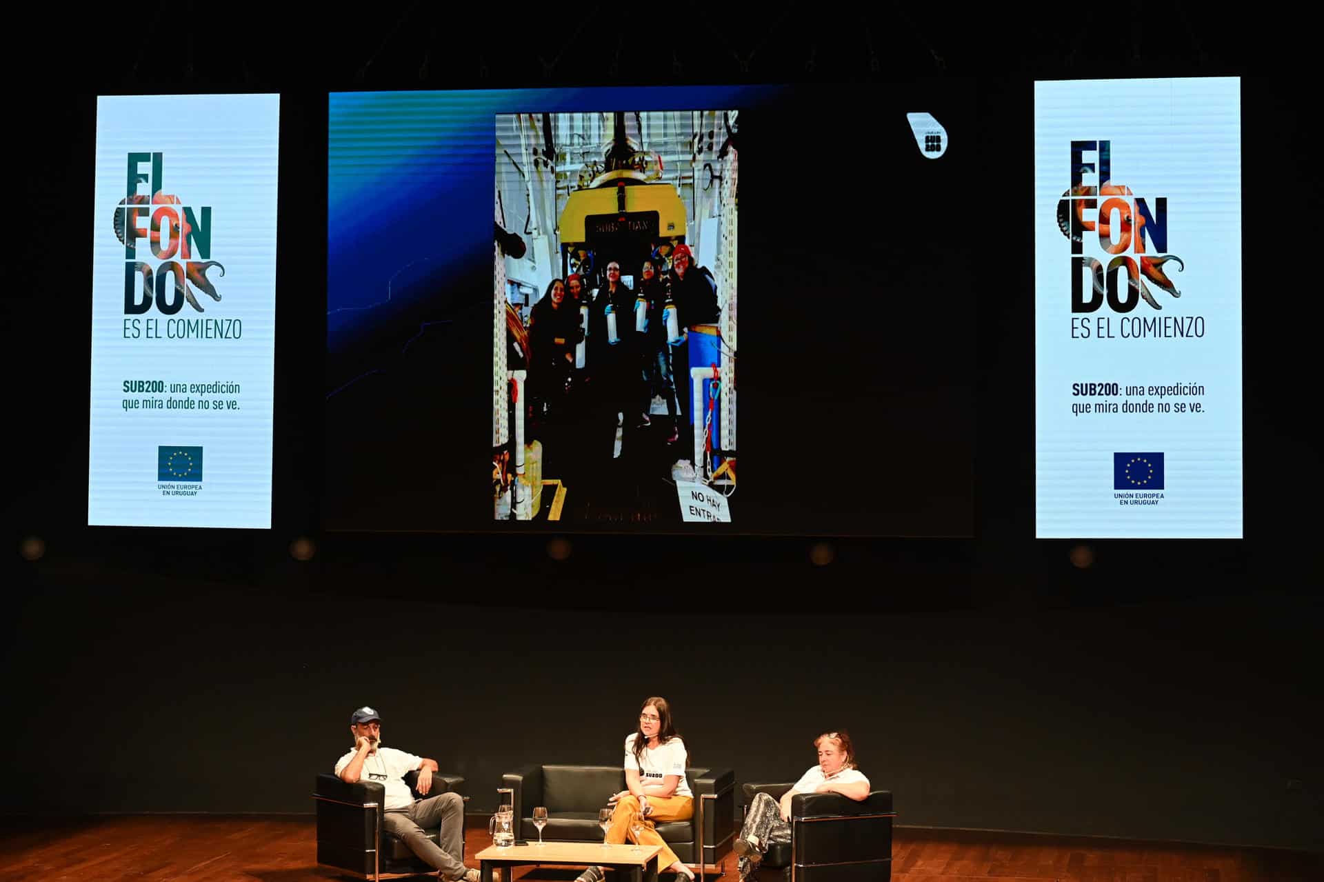 Los investigadores e integrantes de la expedición oceanográfica Uruguay Sub-200: Alvaro Carranza (i), Leticia Burone (c) y Beatriz Yannicelli, fueron captados este jueves, 27 de noviembre, durante un conversatorio acerca de la investigación, en Montevideo (Uruguay). EFE/Federico Gutiérrez