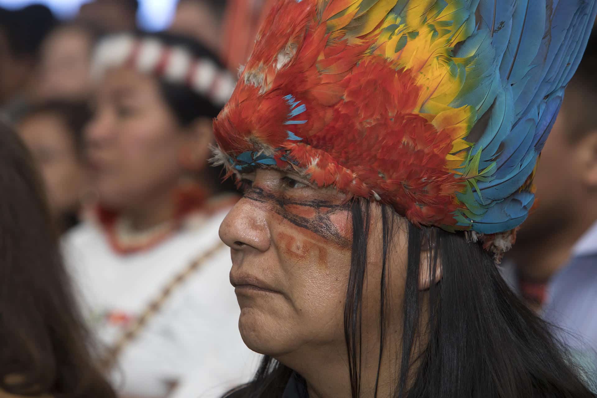 Un representante indígena asiste a la presentación de resultados del Pan de Acción REDD+ este jueves, en el Jardín Botánico en Quito (Ecuador). EFE/ Gianna Benalcázar