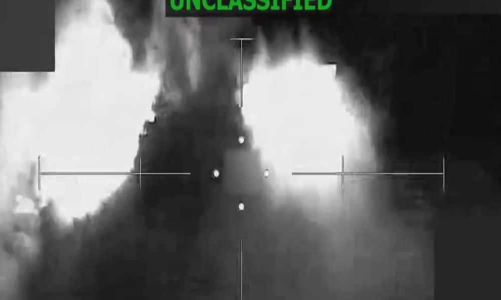 Captura de pantalla tomada de la cuenta oficial de X del Comando Sur de EE.UU @Southcom que muestra la destrucción de una lancha durante la Operación Lanza del Sur en aguas internacionales. EFE/ @southcom /SOLO USO EDITORIAL/ NO VENTAS/ SOLO DISPONIBLE PARA ILUSTRAR LA NOTICIA QUE ACOMPAÑA (CRÉDITO OBLIGATORIO)