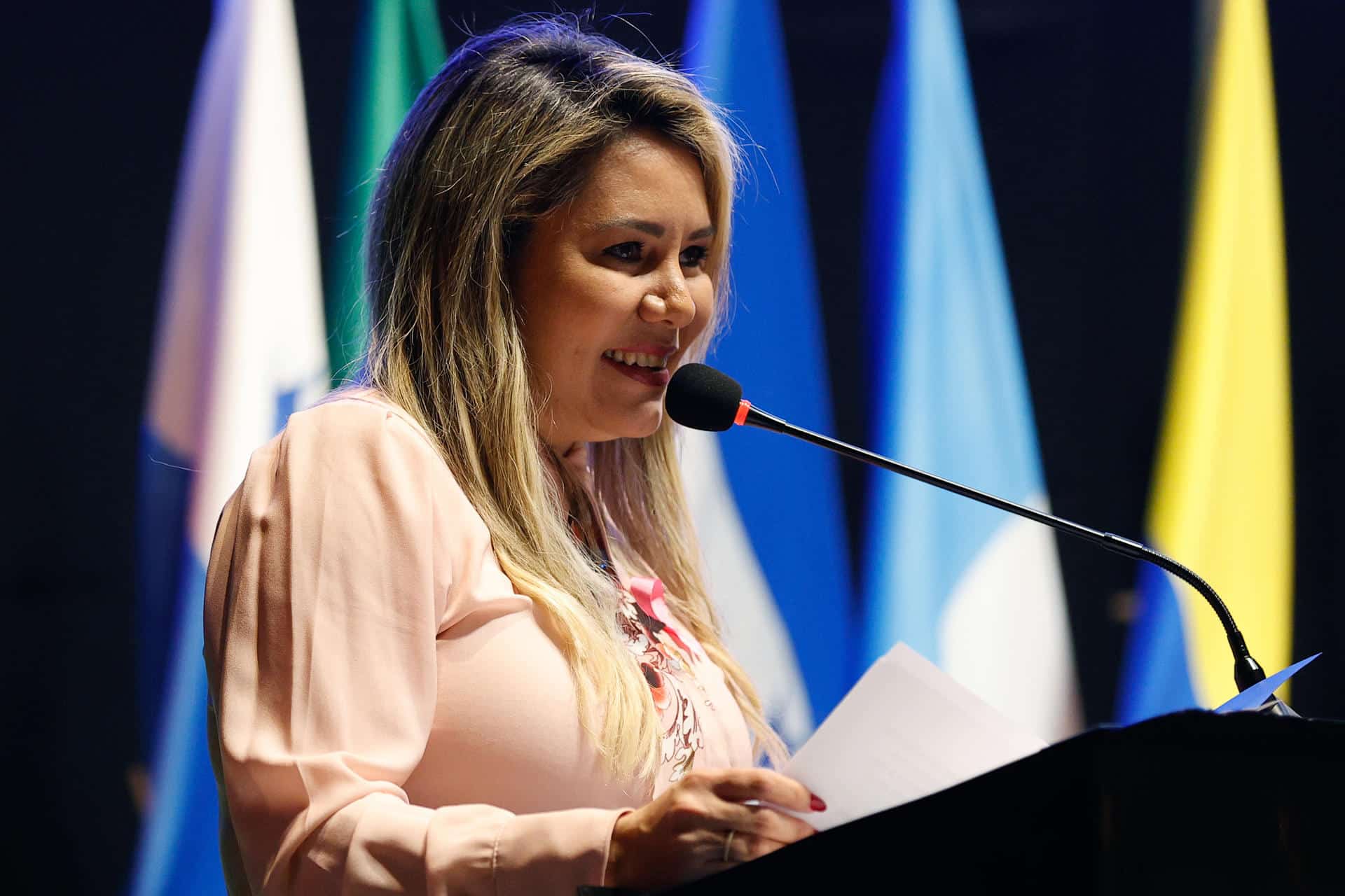 Fotografía de archivo de la ministra de la Secretaría Nacional de Turismo (Senatur) de Paraguay, Angie Duarte, durante una conferencia, en Luque (Paraguay). EFE/Juan Pablo Pino