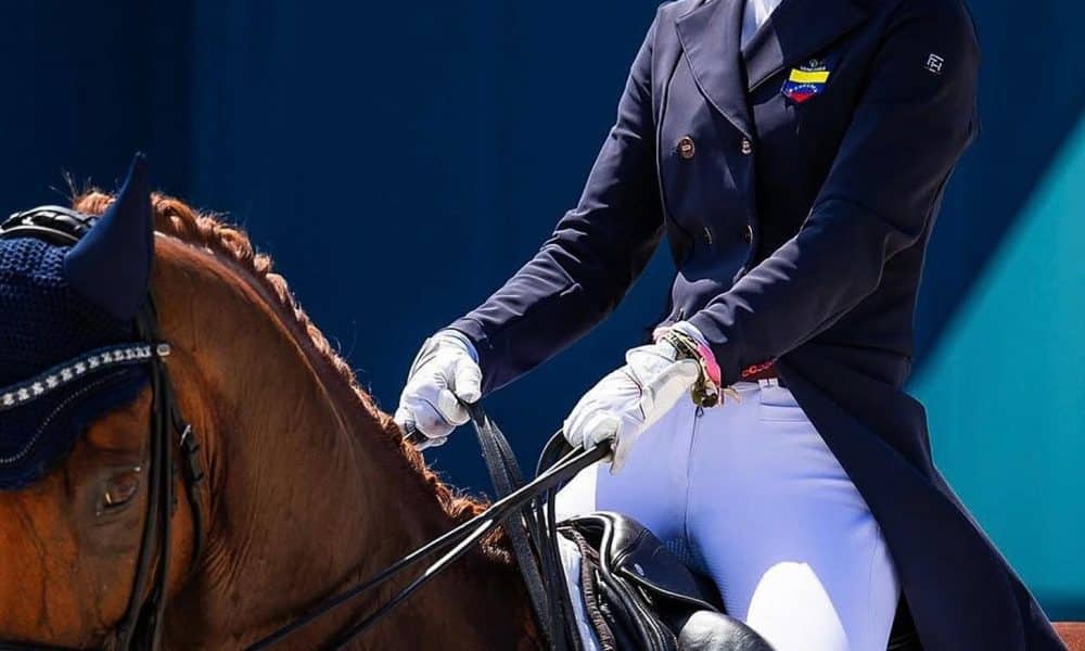 Fotografía cedida por CDIW, de la jinete venezolana Patricia Ferrando, durante una competencia ecuestre en la Ciudad de México (México).EFE/CDIW /SOLO USO EDITORIAL/NO VENTAS/SOLO DISPONIBLE PARA ILUSTRAR LA NOTICIA QUE ACOMAPAÑA (CRÉDITO OBLIGATORIO)