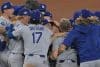 Jugadores de Los Angeles Dodgers celebran este sábado la conquista en Toronto de la Serie Mundial por segundo año consecutivo. EFE/EPA/EDUARDO LIMA
