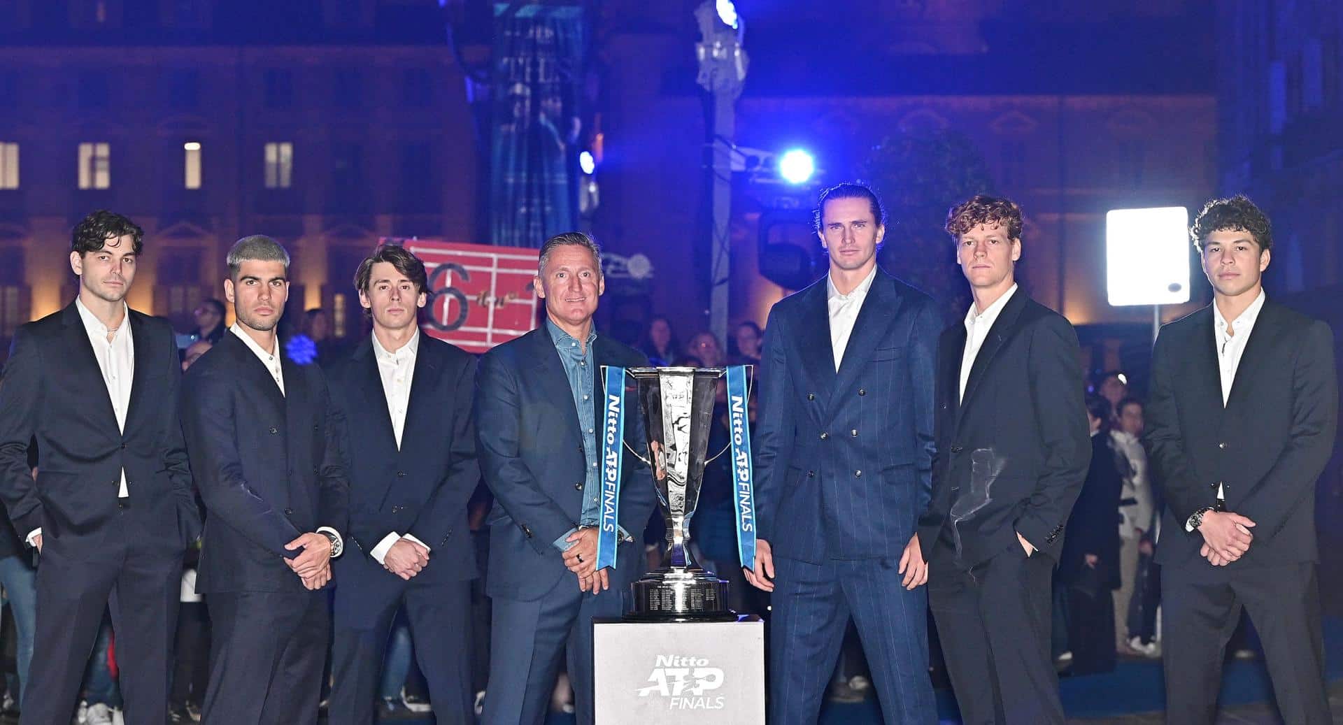 (I-D) Taylor Fritz, Carlos Alcaraz, Alex de Minaur, Alexander Zverev, Jannik Sinner y Ben Shelton en la presentación de las Finales ATP, en Turín. EFE/EPA/Alessandro Di Marco