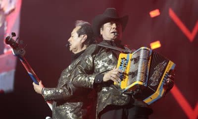 Juan Hernández (d) y Hernán Hernández, integrantes del grupo mexicano Los Tigres del Norte. Imagen de archivo. EFE/ José Méndez