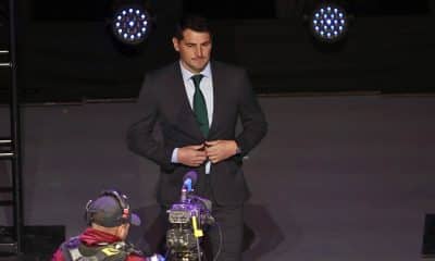 El ex futbolista español Iker Casillas, es homenajeado durante la ceremonia de Investidura del Salón de la Fama del Fútbol Nacional e Internacional 2025 este martes, en el Auditorio Gota de Plata de la ciudad de Pachuca (México). EFE/ David Martínez Pelcastre