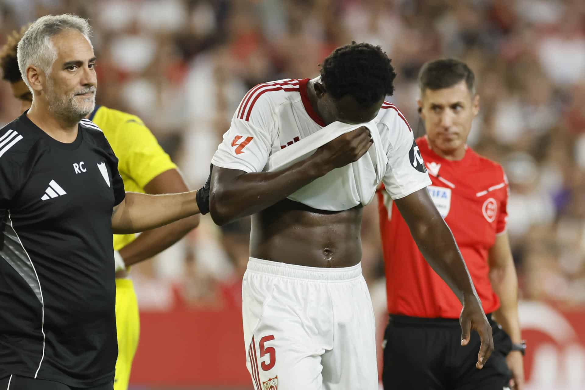 Foto de archivo de José Manuel Vidal en la que aparece el defensa del Sevilla Tanguy Nianzou.