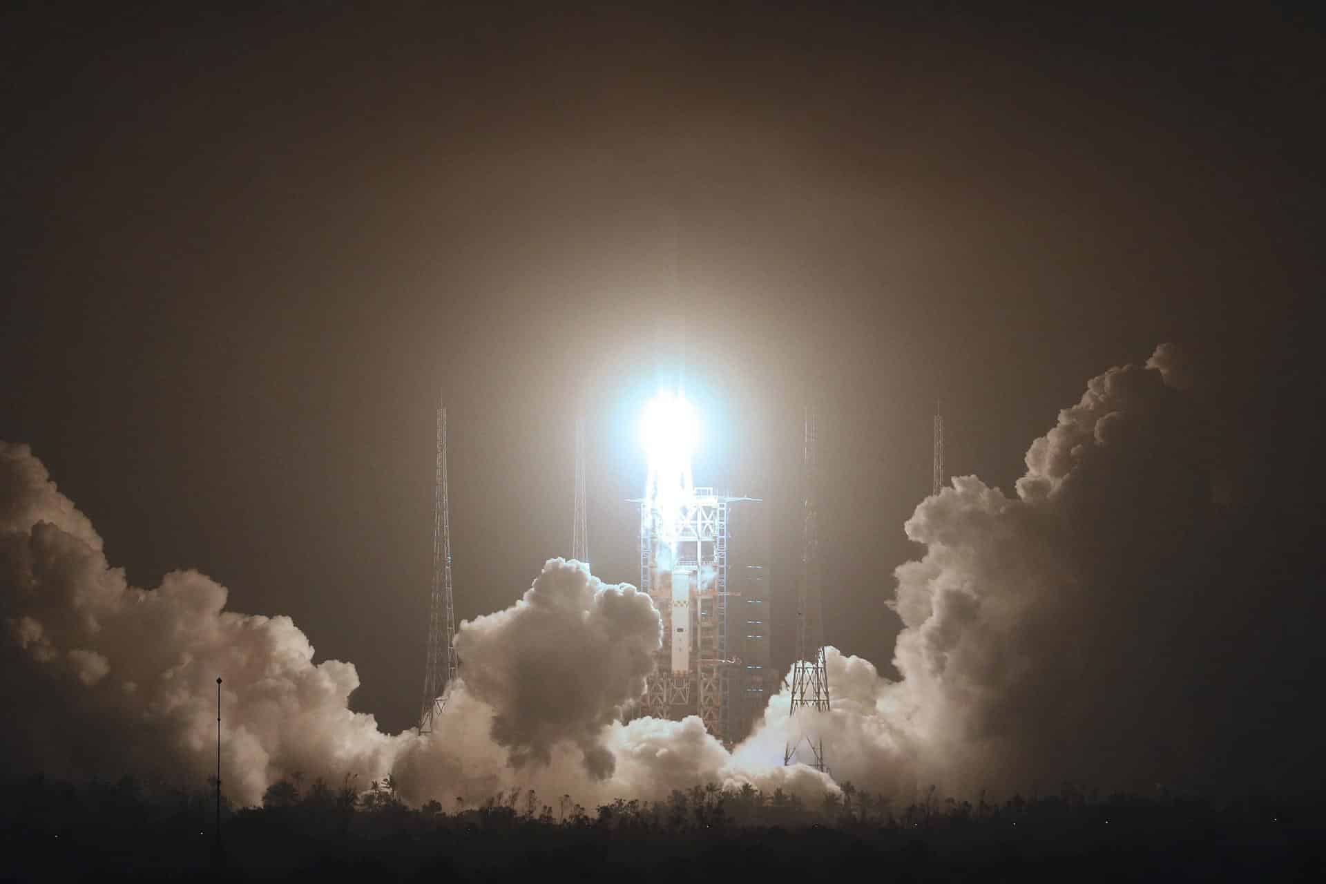 Momento del lanzamiento de un cargero espacial chino, en una imagen de archivo. EFE/Wu Hong