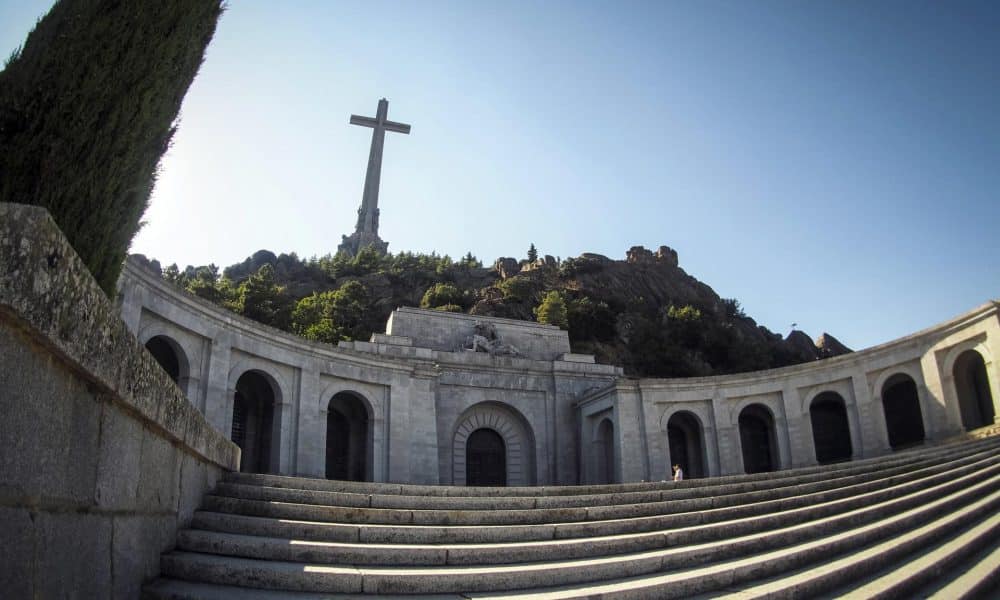 Vista de la fachada principal de la basílica del Valle de Cuelgamuros (antiguo Valle de los Caídos), que fue un monumento clave para el franquismo, a las afueras de Madrid, en España. EFE/ Fernando Villar
