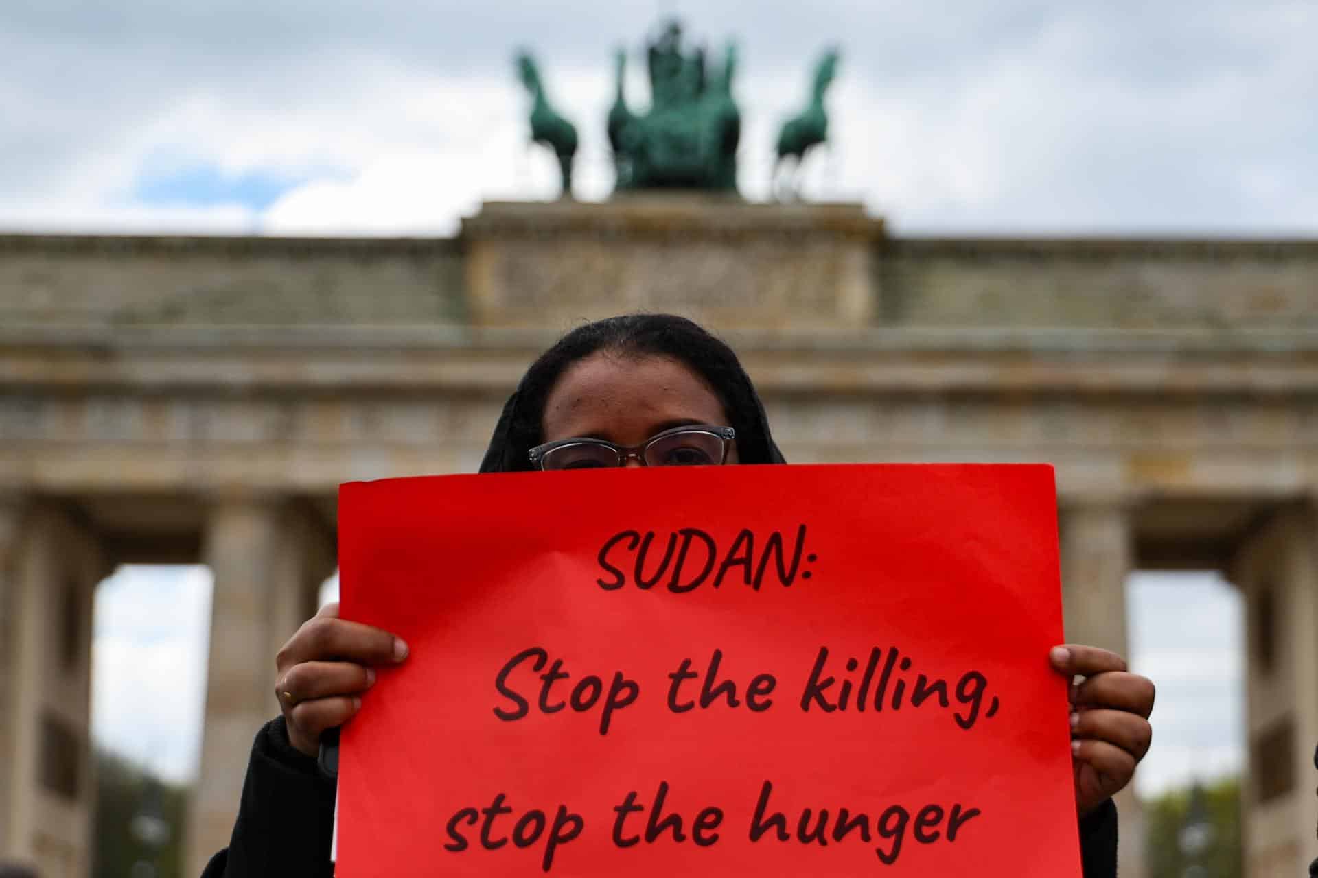 Imagen de archivo de una protesta en Berlín contra la guerra en Sudán. EFE/EPA/FILIP SINGER