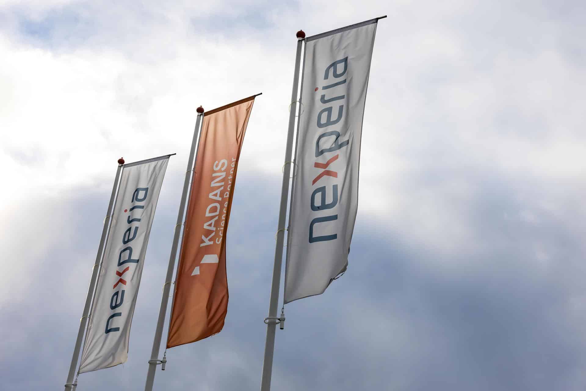 Fotografía de archivo de Banderas de Nexperia. EFE/EPA/MARCEL KRIJGSMAN