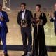 Los marroquíes Achraf Hakimi y Ghizlane Chebbak con los premios que les acreditan como mejor jugador y jugadora de África de 2025, durante la gala celebrada este miércoles y organizada por la Confederación Africana de Fútbol (CAF). EFE/JALAL MORCHIDI