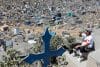 Una persona asiste al cementerio Virgen de Lourdes este sábado, en Lima (Perú). EFE/ Renato Pajuelo