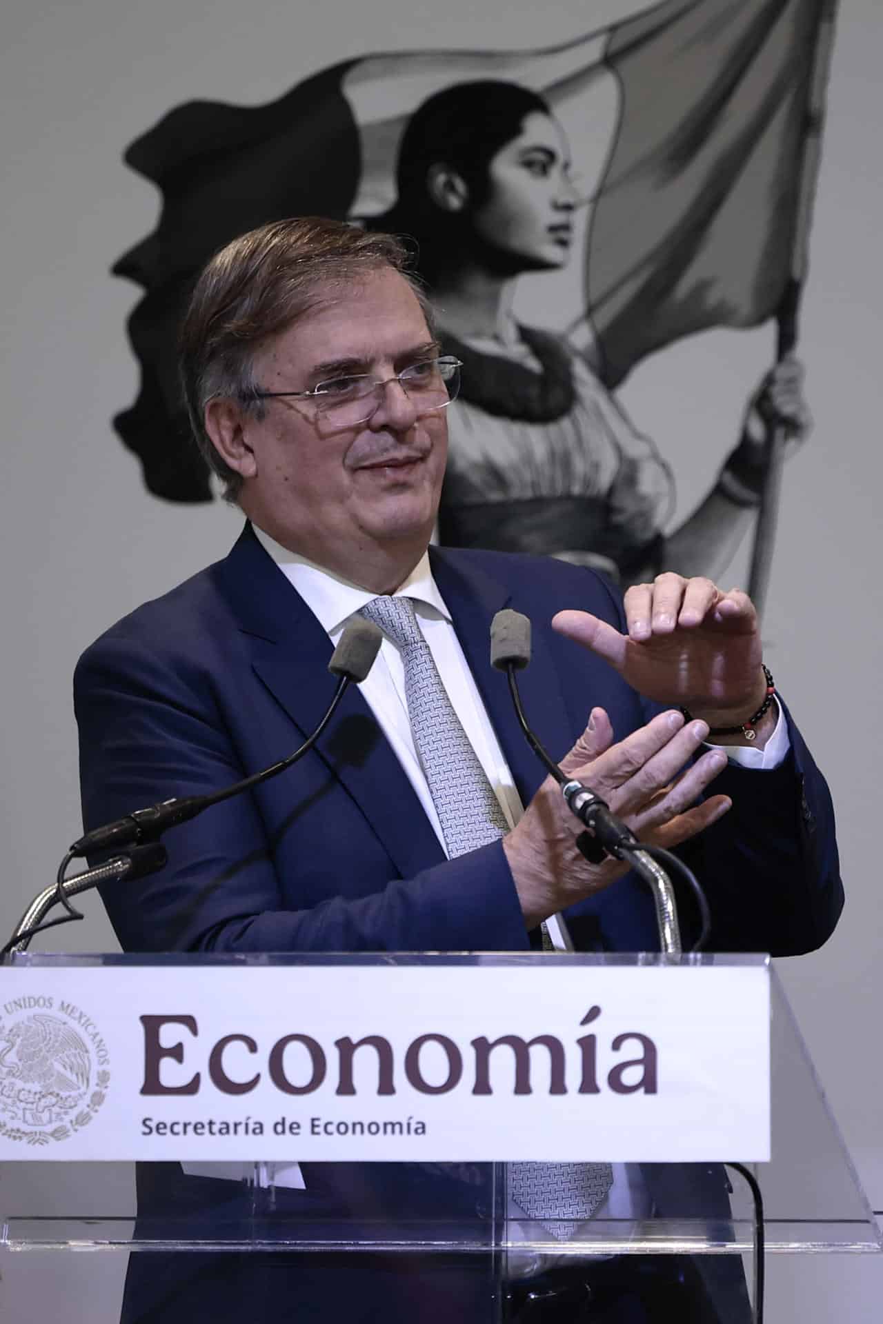 El secretario de Economía Marcelo Ebrard, habla en una conferencia de prensa en Ciudad de México (México). Imagen de archivo. EFE/ José Méndez