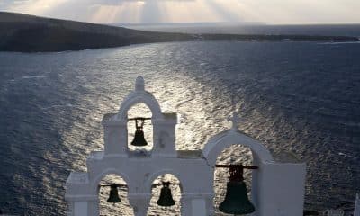 Imagen de archivo de unas campanas dañadas por otro terremoto en Grecia. EFE/EPA/ORESTIS PANAGIOTOU
