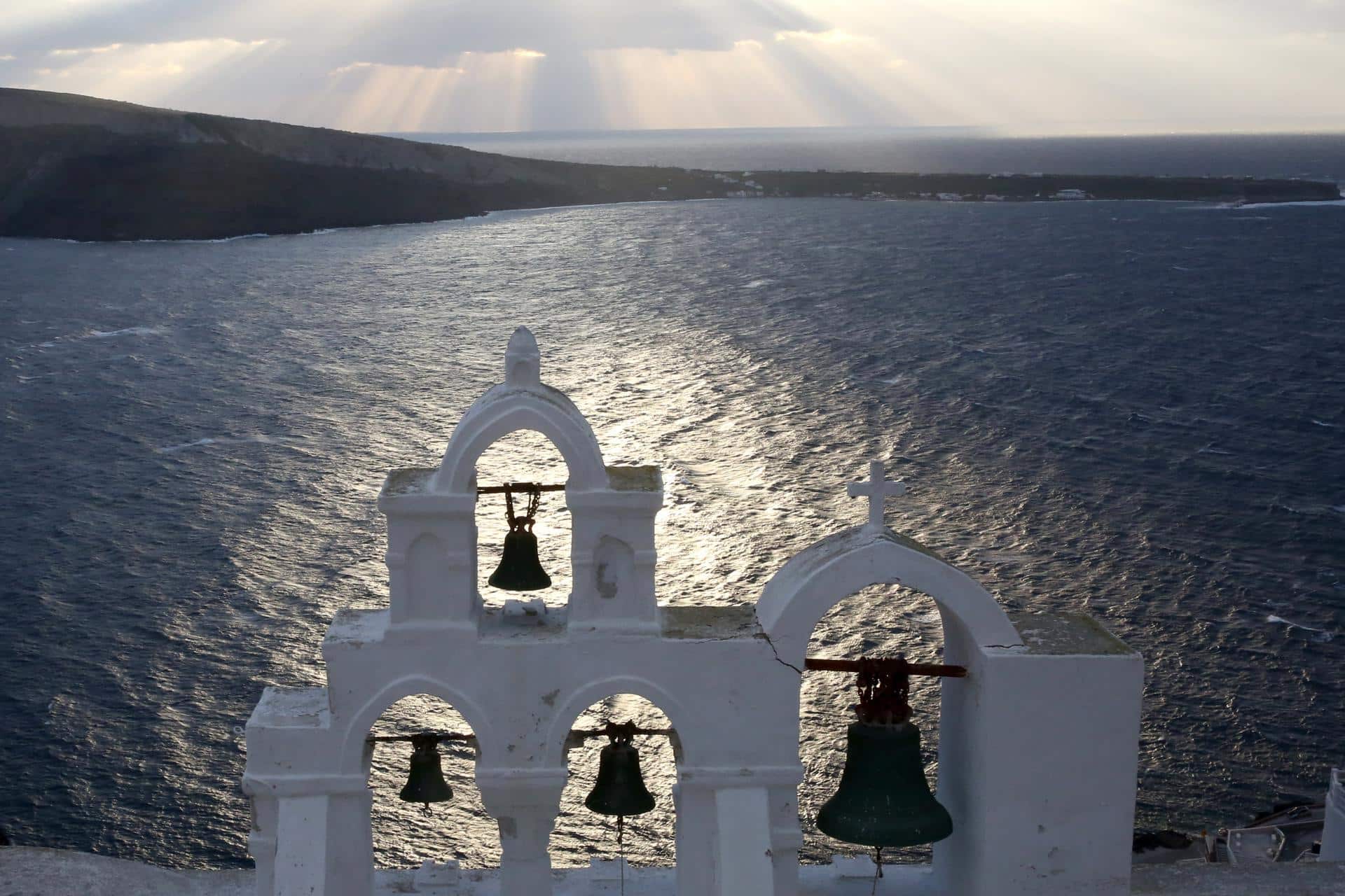 Imagen de archivo de unas campanas dañadas por otro terremoto en Grecia. EFE/EPA/ORESTIS PANAGIOTOU