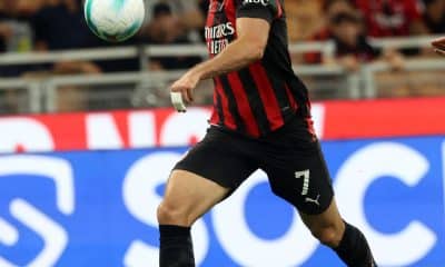 El delantero del Milan, el mexicano Santiago Gimenez durante un partido. EFE/EPA/MATTEO BAZZI
