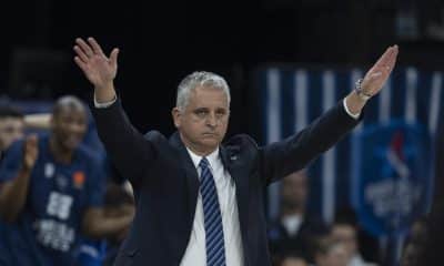 El entrenador Igor Kokoskov, durante un partido del Anadolu Efes disputado el pasado 20 de noviembre. EFE/ TOLGA BOZOGLU