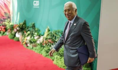 El presidente del Consejo Europeo, Antonio Costa, llega para el segundo día de la Cumbre de Líderes del Grupo de los Veinte (G20) en el Centro de Exposiciones Nasrec en Johannesburgo, Sudáfrica, 23 de noviembre de 2025. Los líderes mundiales se reúnen en Sudáfrica, anfitrión de la Cumbre de Líderes del G20 de este año los días 22 y 23 de noviembre de 2025, para discutir la economía global, el desarrollo y la financiación. (Sudáfrica, Johannesburgo) EFE/EPA/MARCO LONGARI / POOL