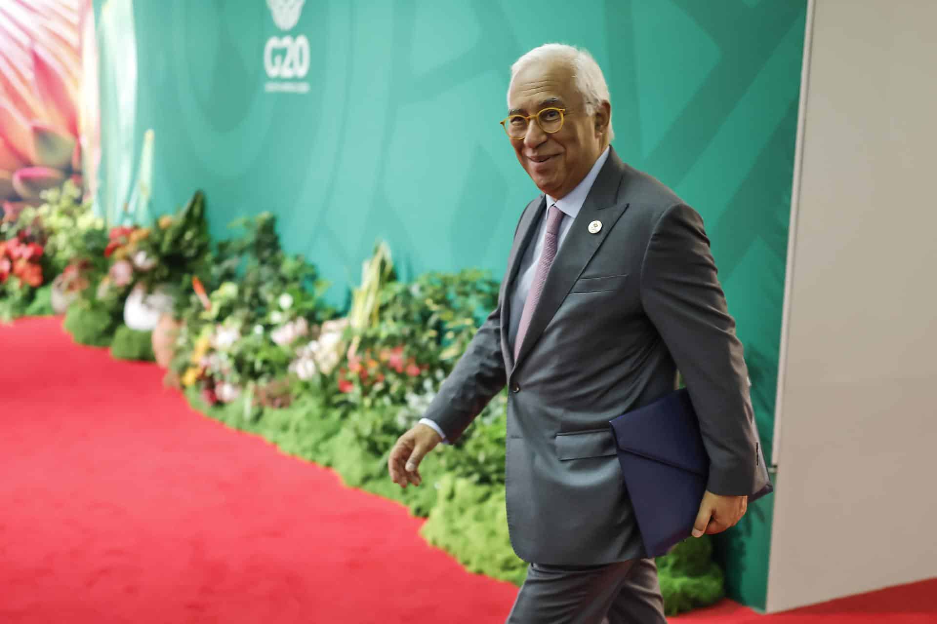 El presidente del Consejo Europeo, Antonio Costa, llega para el segundo día de la Cumbre de Líderes del Grupo de los Veinte (G20) en el Centro de Exposiciones Nasrec en Johannesburgo, Sudáfrica, 23 de noviembre de 2025. Los líderes mundiales se reúnen en Sudáfrica, anfitrión de la Cumbre de Líderes del G20 de este año los días 22 y 23 de noviembre de 2025, para discutir la economía global, el desarrollo y la financiación. (Sudáfrica, Johannesburgo) EFE/EPA/MARCO LONGARI / POOL