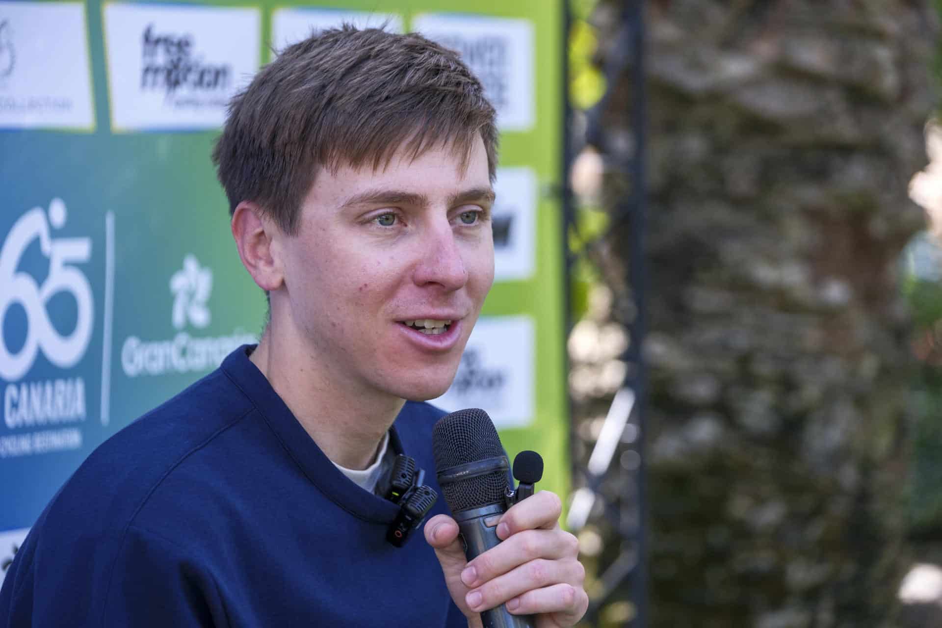 El campeón del mundo y cuatro veces ganador del Tour de Francia Tadej Pogačar admite su deseo de correr La Vuelta, pero "es difícil de combinar" con el Tour de Francia. EFE/Ángel Medina