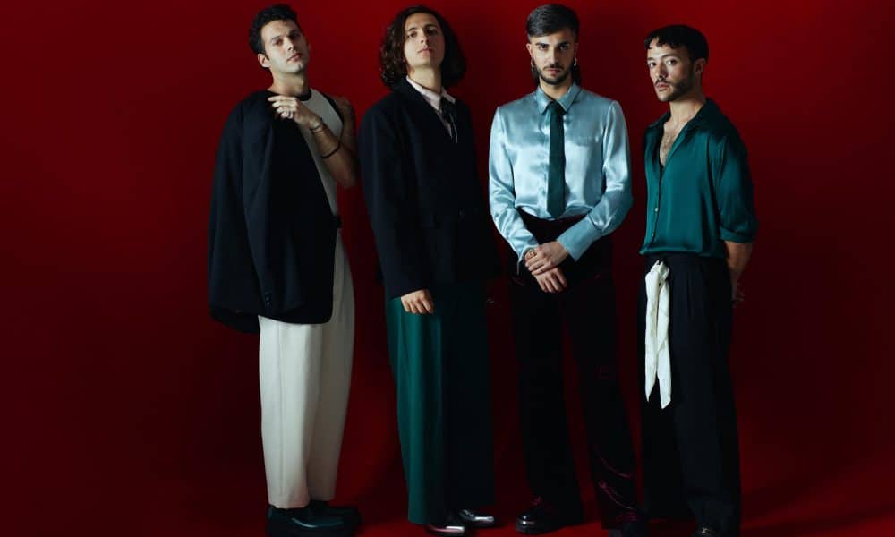 Fotografía cedida este sábado por Raw Music donde se observa a los integrantes de la banda de rock española Arde Bogotá, posando en una sesión fotográfica en la Ciudad de México (México). EFE/ Raw Music/SOLO USO EDITORIAL/NO VENTAS/SOLO DISPONIBLE PARA ILUSTRAR LA NOTICIA QUE ACOMPAÑA(CRÉDITO OBLIGATORIO)