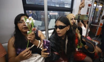 Personas participan en una protesta en el Sistema de Transporte Colectivo (STC) Metro de la Ciudad de México (México). Imagen de archivo. EFE/ Sáshenka Gutiérrez