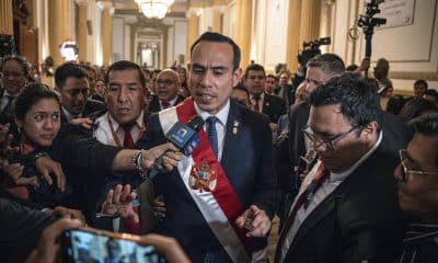 Fotografía de archivo del presidente interino de Perú, José Jerí, al atender a la prensa, en Lima (Perú). EFE/John Reyes