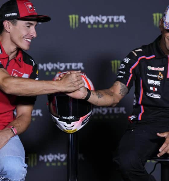 Foto de archivo de Marc Márquez (Ducati Lenovo Team) junto a Jorge Martín (Aprilia Racing), durante la rueda de prensa del pasado Gran Premio de Cataluña. EFE/ Alejandro García