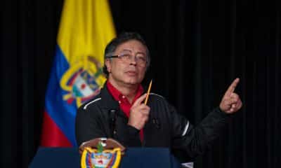 Fotografía cedida por la Presidencia de Colombia de su mandatario, Gustavo Petro, hablando en una alocución este viernes, en Bogotá (Colombia). EFE/ Presidencia de Colombia /SOLO USO EDITORIAL/NO VENTAS/SOLO DISPONIBLE PARA ILUSTRAR LA NOTICIA QUE ACOMPAÑA (CRÉDITO OBLIGATORIO)