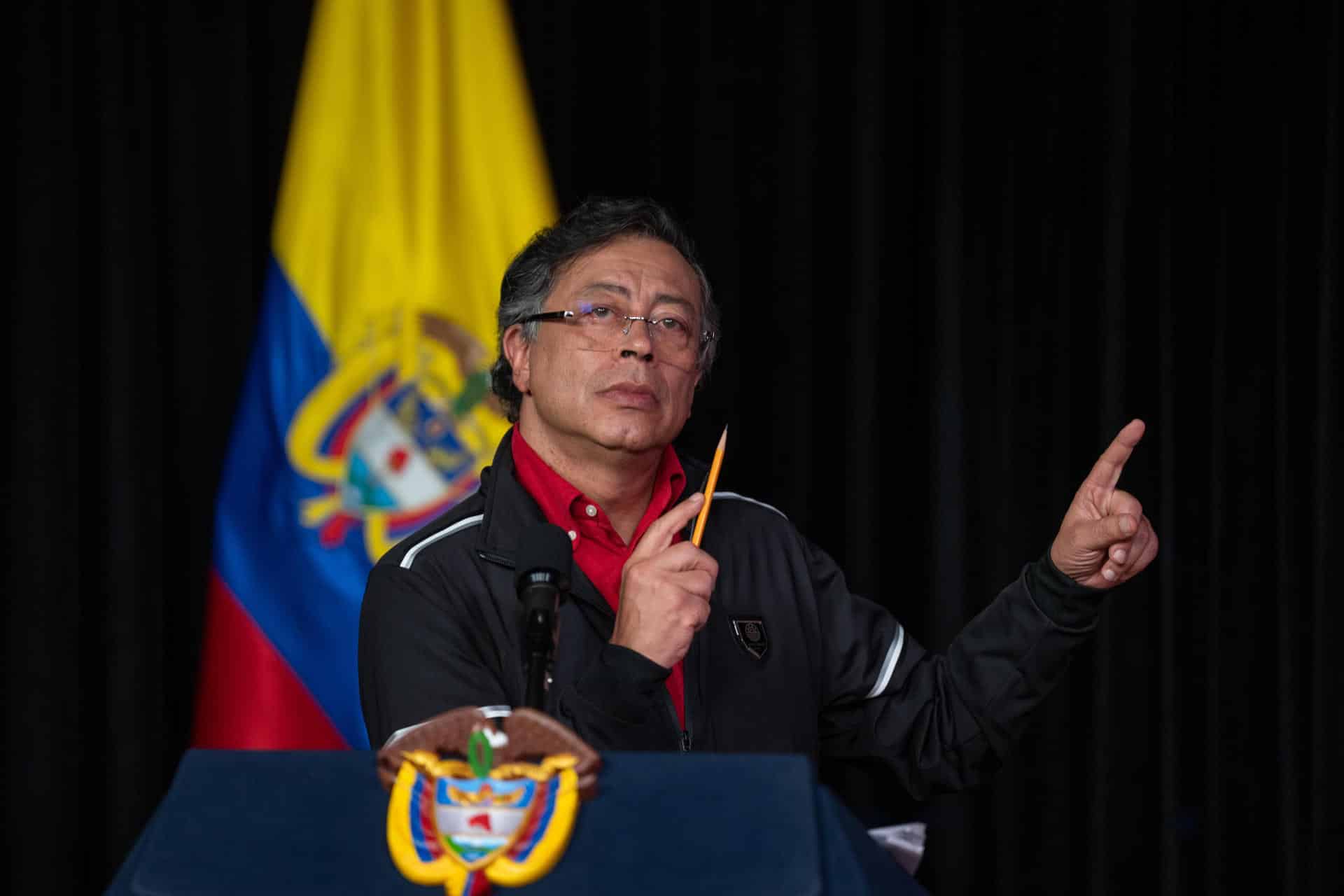 Fotografía cedida por la Presidencia de Colombia de su mandatario, Gustavo Petro, hablando en una alocución este viernes, en Bogotá (Colombia). EFE/ Presidencia de Colombia /SOLO USO EDITORIAL/NO VENTAS/SOLO DISPONIBLE PARA ILUSTRAR LA NOTICIA QUE ACOMPAÑA (CRÉDITO OBLIGATORIO)