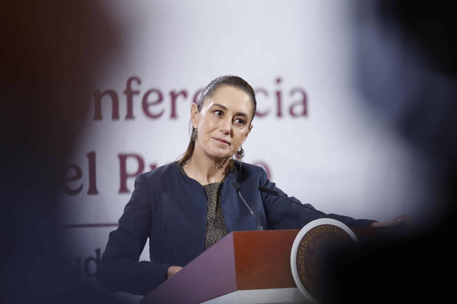 La presidenta de México Claudia Sheibaum, participa este jueves durante una rueda de prensa en Palacio Nacional de la Ciudad de México (México). EFE/Sáshenka Gutiérrez