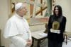 Imagen proporcionada por el Vaticano que muestra a la cantante italiana Laura Pausini (C) en una audiencia con el papa León XIV (I) en Ciudad de Vaticano, 12 noviembre 2025. EFE/EPA/MEDIOS DE COMUNICACIÓN de VATICANO HANDOUT USO EDITORIAL SÓLO/NINGUNA VENTA
