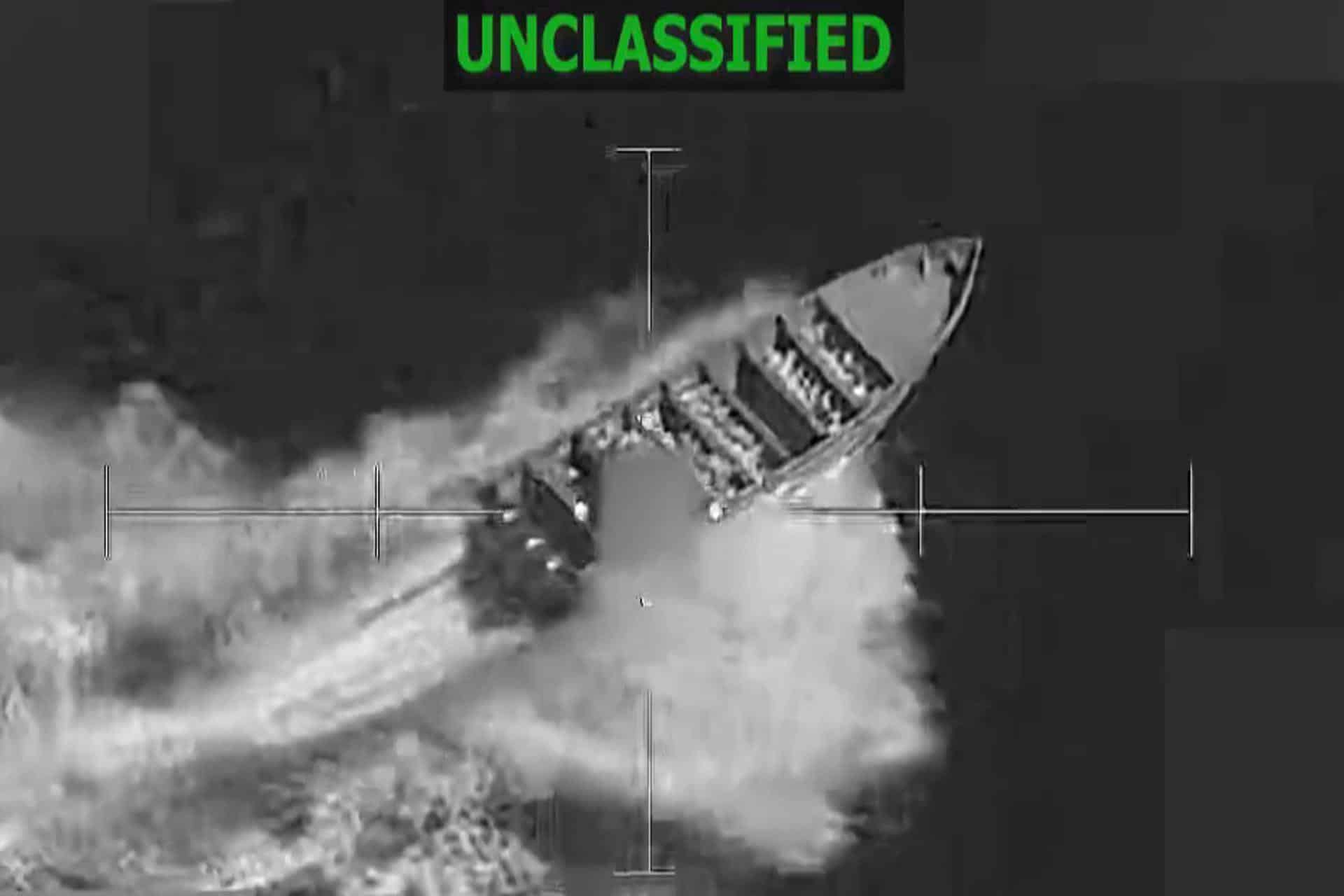 Captura de pantalla tomada de la cuenta oficial de X del Comando Sur de EE.UU @Southcom que muestra una lancha antes de ser impactada durante la Operación Lanza del Sur en aguas internacionales. EFE/ @southcom /SOLO USO EDITORIAL/ NO VENTAS/ SOLO DISPONIBLE PARA ILUSTRAR LA NOTICIA QUE ACOMPAÑA (CRÉDITO OBLIGATORIO)